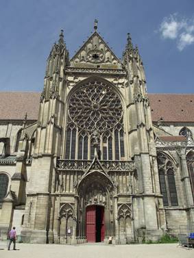 http://upload.wikimedia.org/wikipedia/commons/2/2b/Sens,_Cath%C3%A9drale_Saint-%C3%88tienne,_1135-1534_(104).jpg?uselang=fr