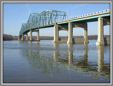 File:Lacon Bridge-1.JPG