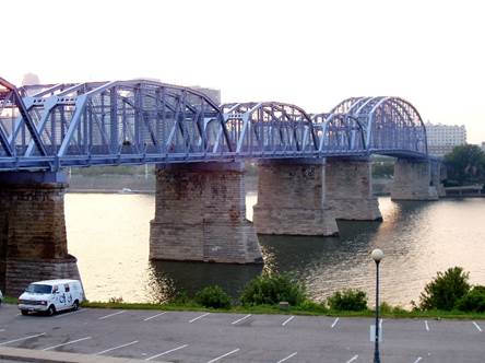 http://upload.wikimedia.org/wikipedia/commons/5/53/Cincinnati-truss-taylor-southgate-bridge.jpg